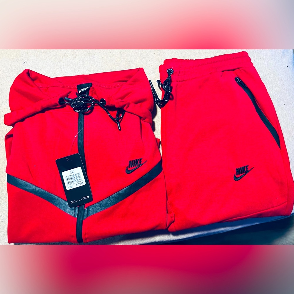 Nike techs unisex jumpsuit half off deals in soon!!!!